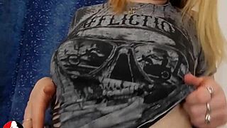 bigass amateur spreads cheeks on webcam