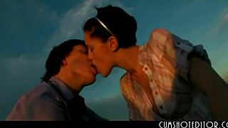 hot teen babe rides cock outdoors doggystyle 😍🍆💦