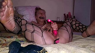 bold slut gf squirts fingering pussy for stranger video