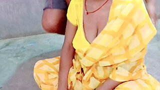 DESI BHABHI SPREADS PUSSY FOR DEVARS WILD TONGUE LICKING ACTION!