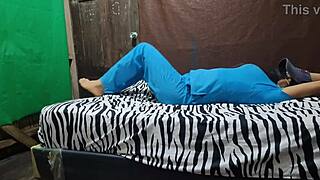 madrastra sexy ventila su vagina caliente en cama antes de ir a trabajar como enfermera mira este porno casero