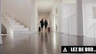 wanna watch flight attendants gizelle blanco scarlett alexis scissor wildly