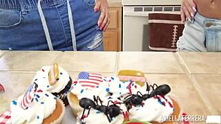 ariella ferreras big ass milf smothers skinny blonde in hot lesbian clams