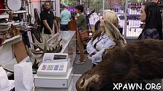 amateur babe sucks cock then gets wet pussy fucked