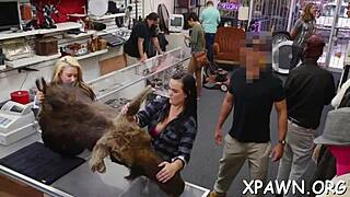 amateur babe sucks cock then gets wet pussy fucked