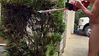 hey nakedman15 check out that naked garden flash