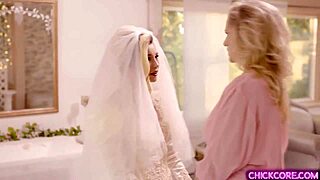 Young Bride Carolina Sweets Tribs Pussy with Grandma Julia Ann